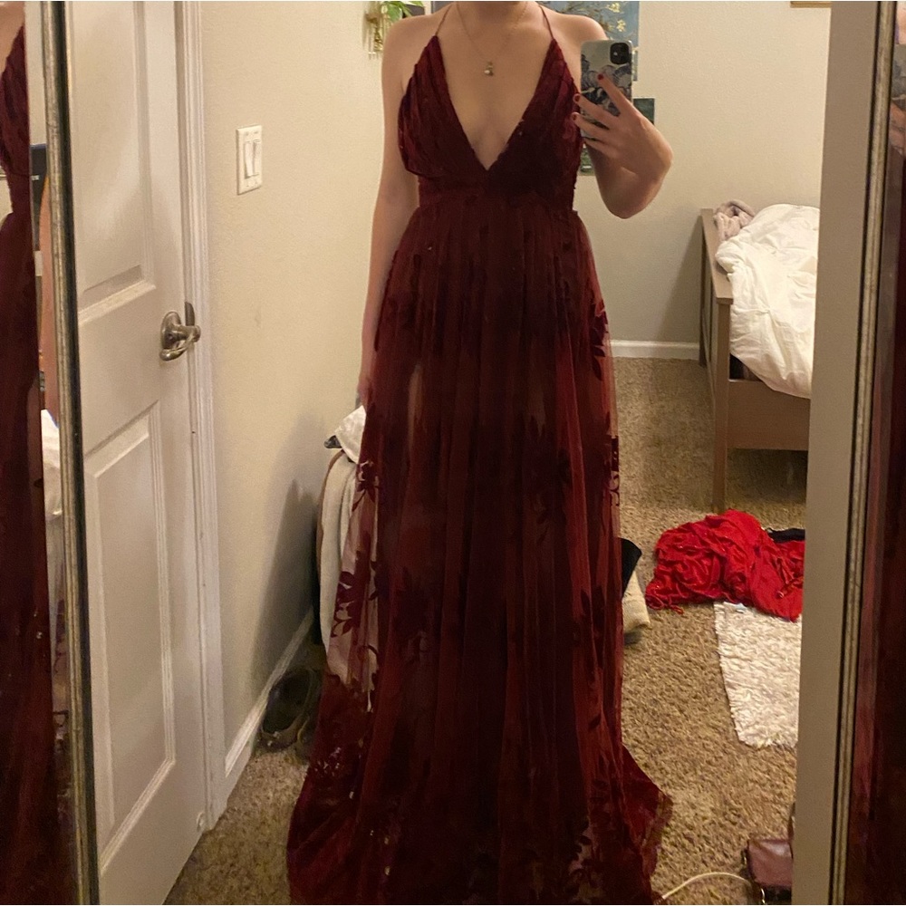 Burgandy PROM dress. WINSDOR size S-M.Very good condition. Worn once.